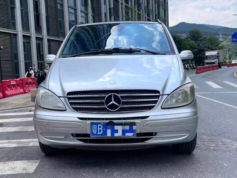 深圳10年奔驰唯雅诺1