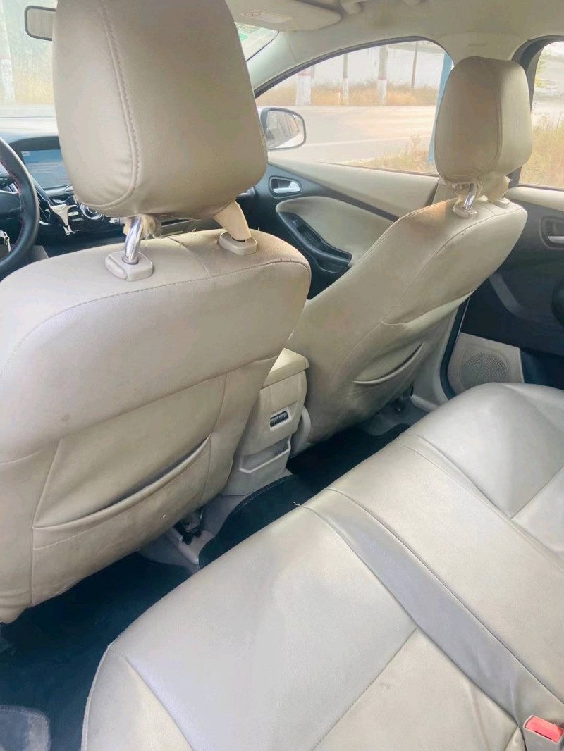 保定17年福特福克斯8