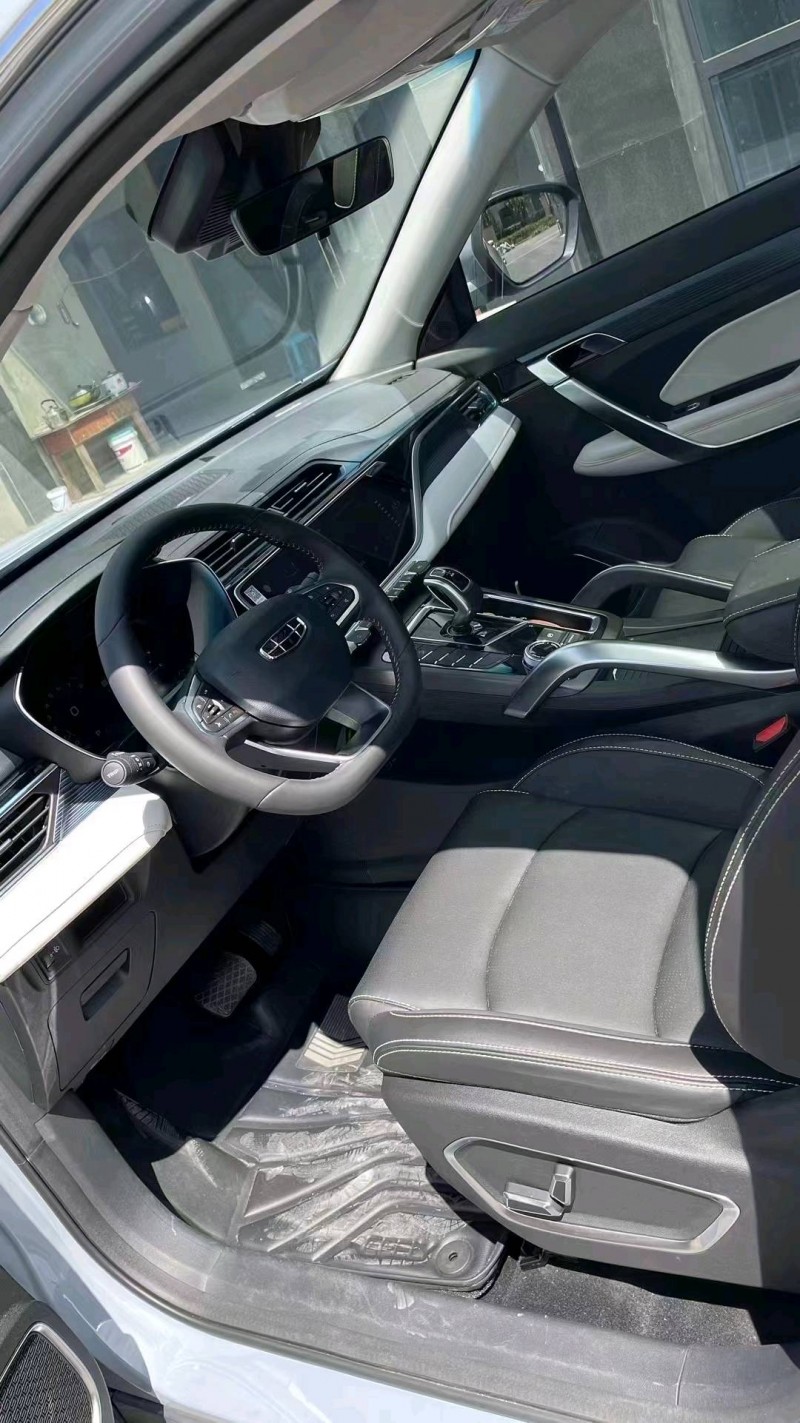 成都22年吉利博越5