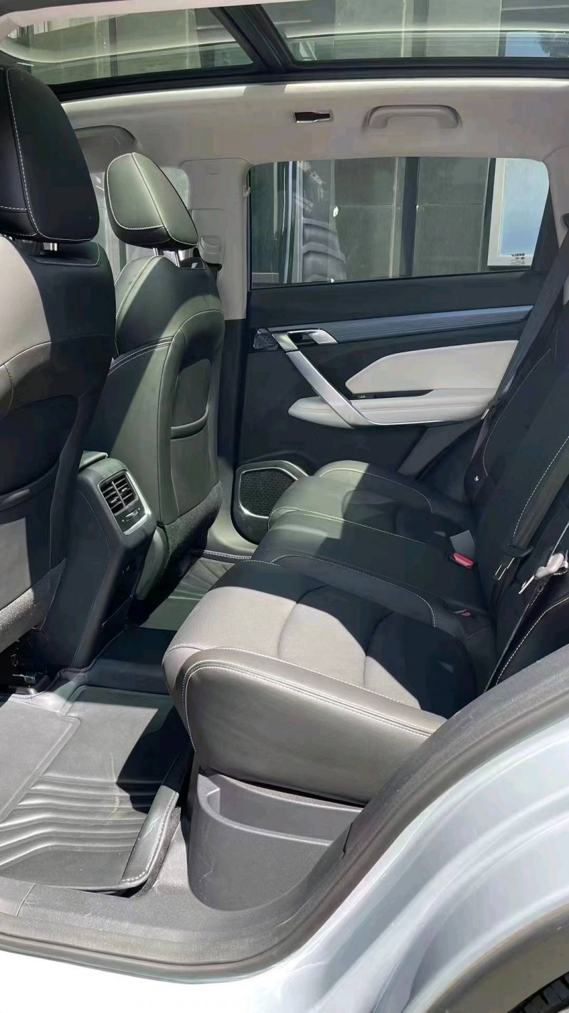 成都22年吉利博越7