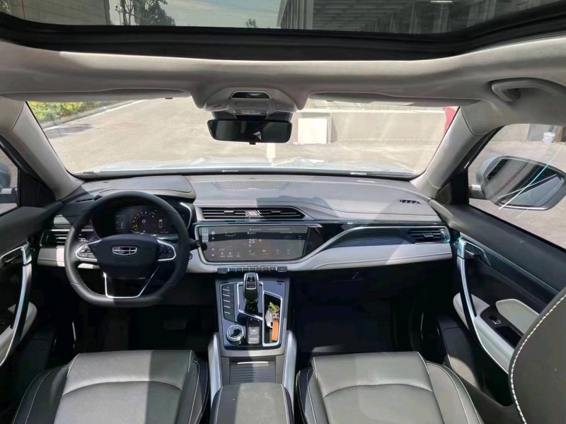 成都22年吉利博越9