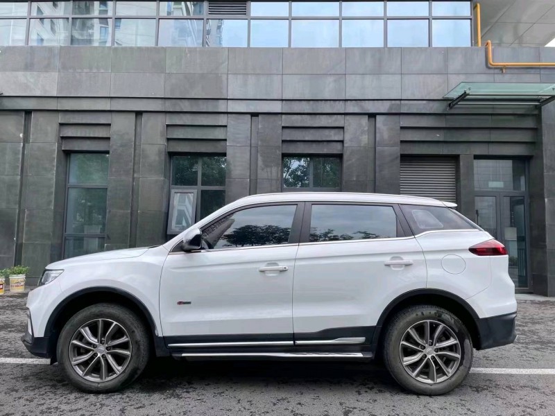 成都19年吉利博越2