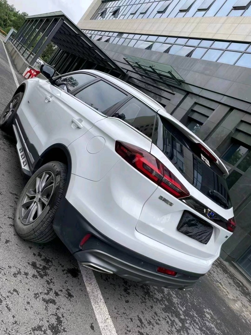 成都19年吉利博越5