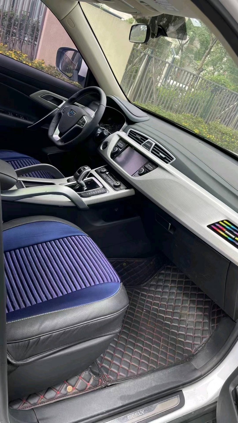 成都19年吉利博越7