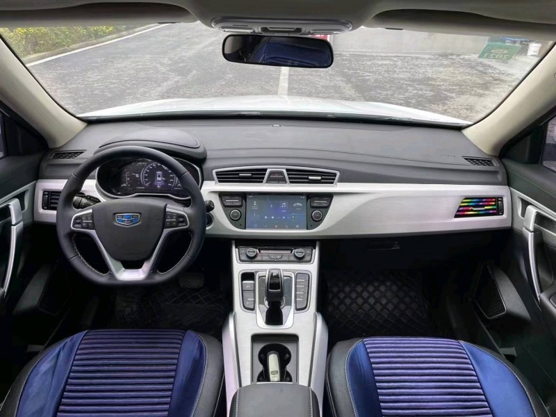 成都19年吉利博越8