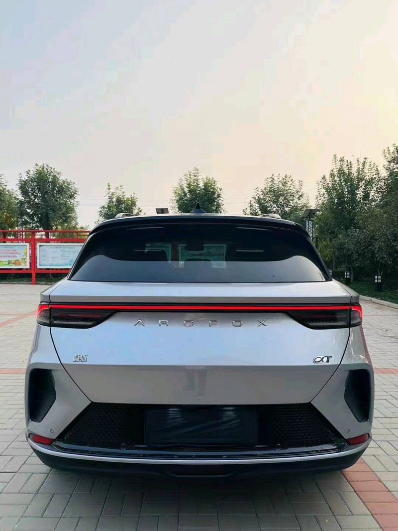 天津23年極狐汽車阿爾法9