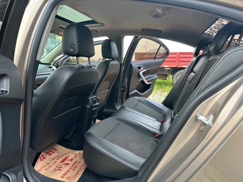 徐州16年别克君威6