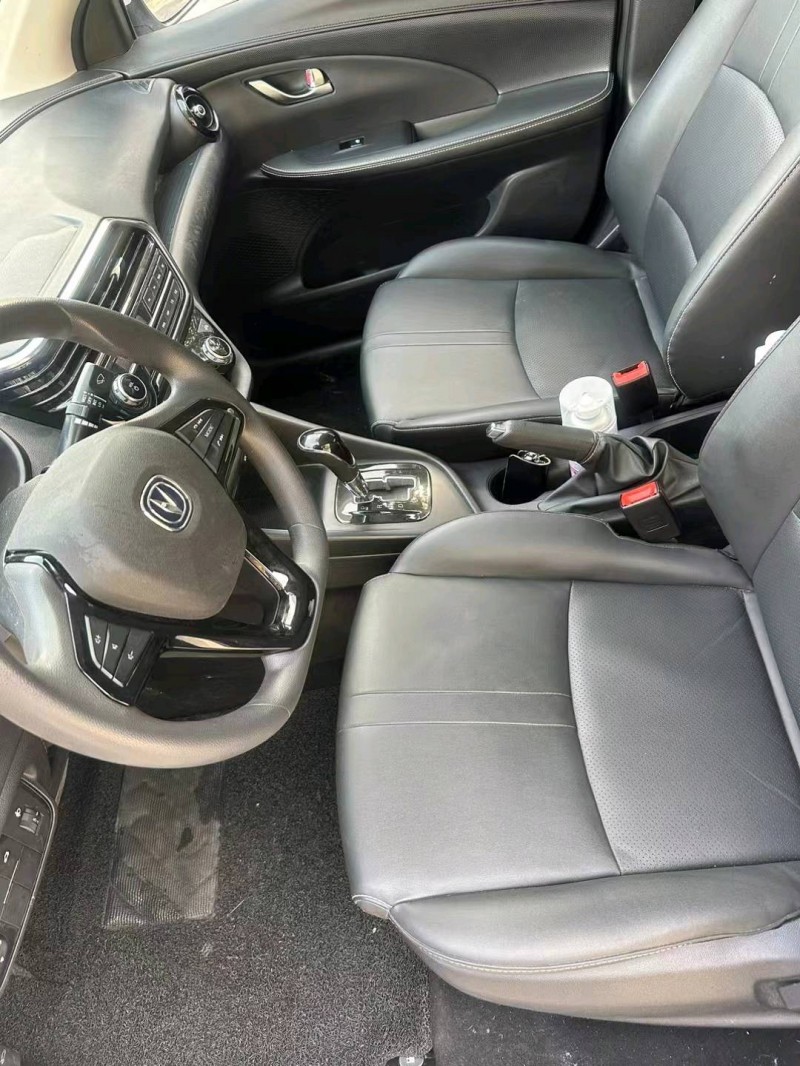 东营20年长安汽车悦翔8