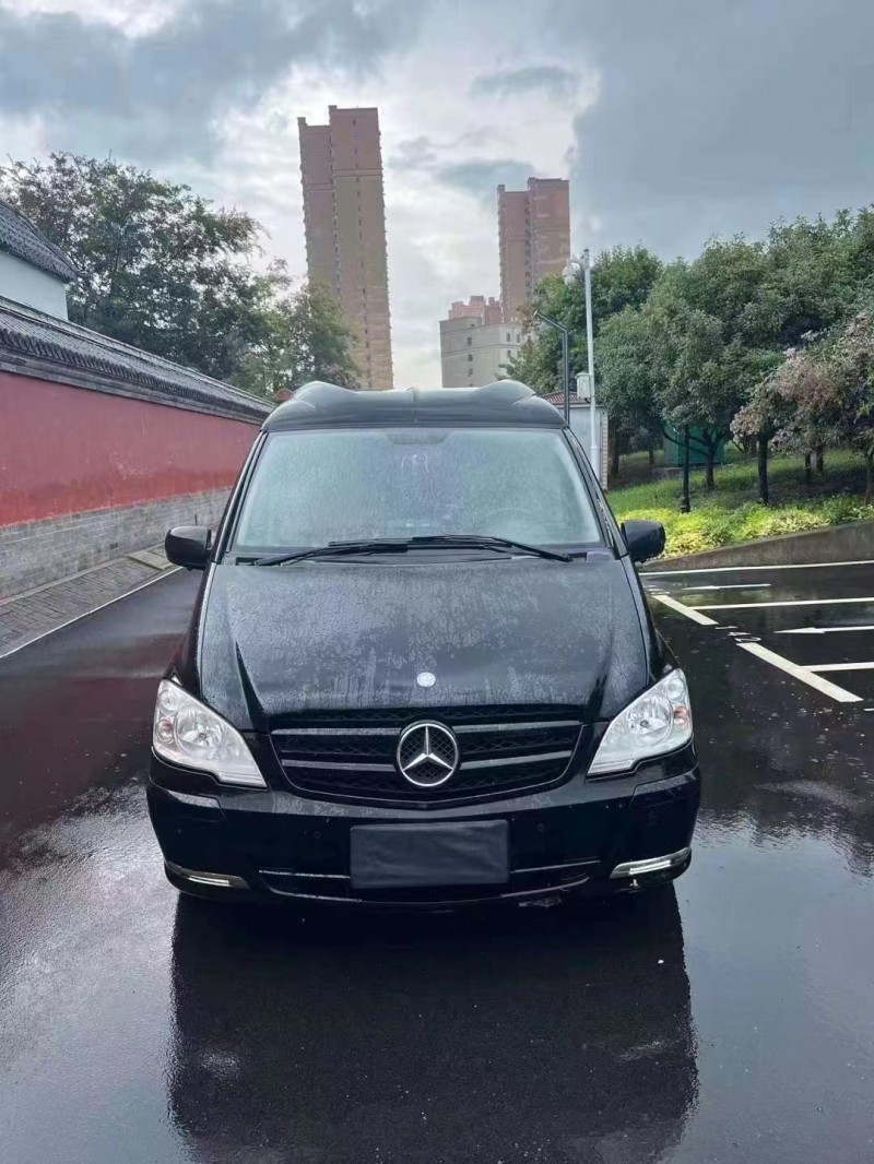 济宁13年奔驰威霆1