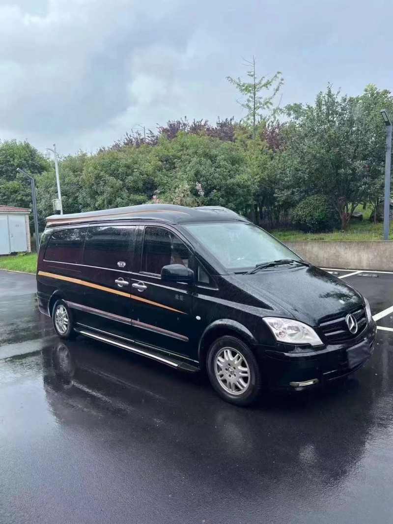 济宁13年奔驰威霆3