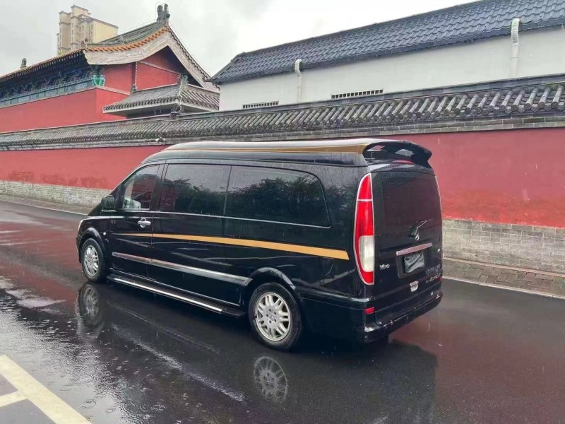 济宁13年奔驰威霆4