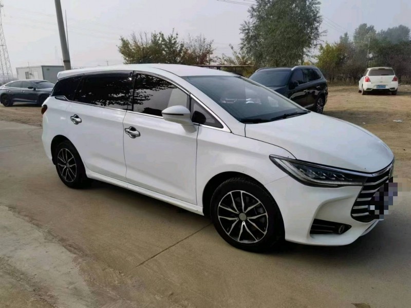 保定18年比亚迪宋MAX3