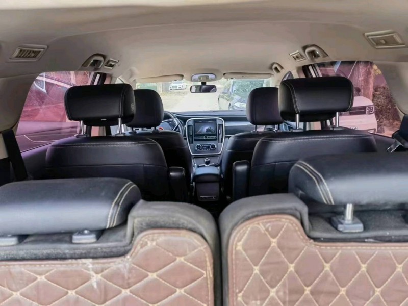 保定18年比亚迪宋MAX5