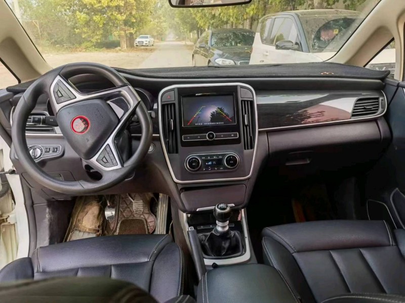 保定18年比亚迪宋MAX6