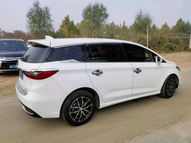 保定18年比亚迪宋MAX7