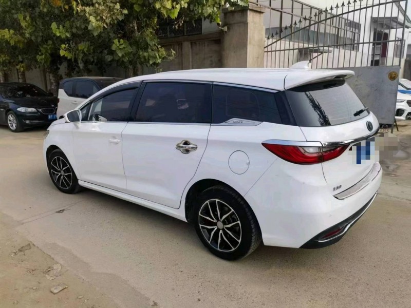 保定18年比亚迪宋MAX8