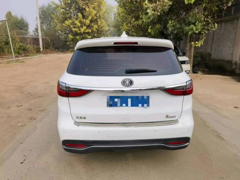 保定18年比亚迪宋MAX9