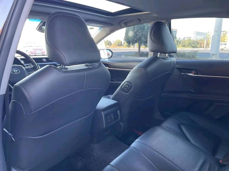 保定18年丰田凯美瑞6