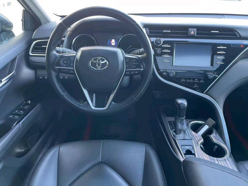 保定18年丰田凯美瑞8