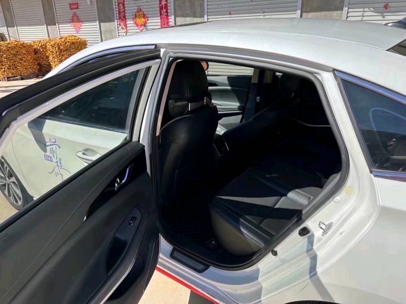 菏澤20年長安汽車銳程CC4