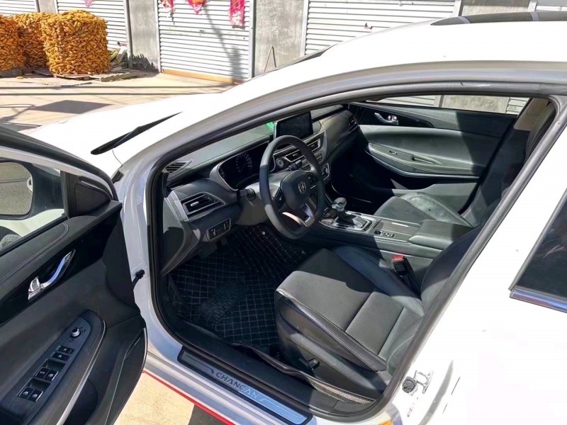 菏澤20年長安汽車銳程CC6