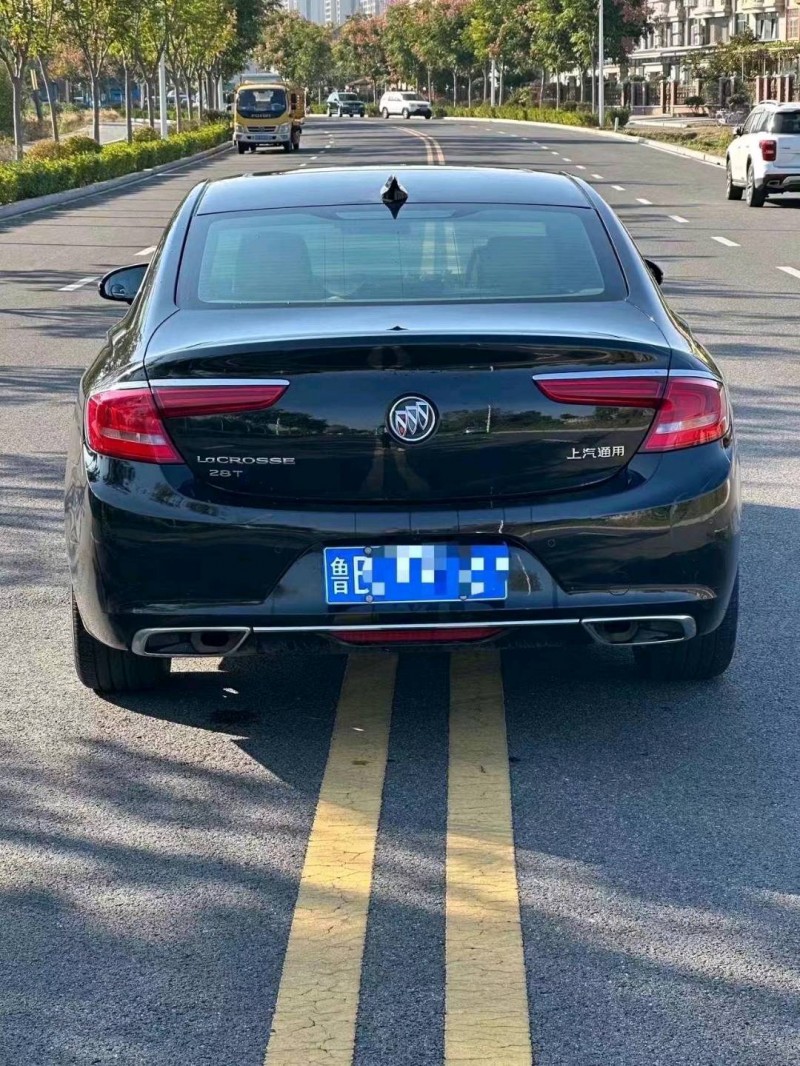 枣庄18年别克君越8