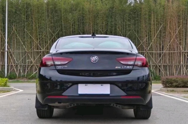 汕头19年别克君威2