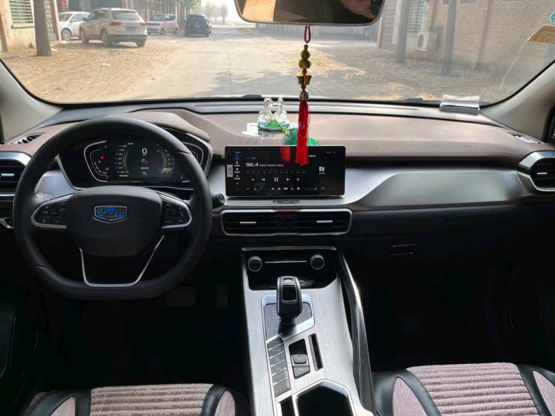 保定19年吉利缤越7