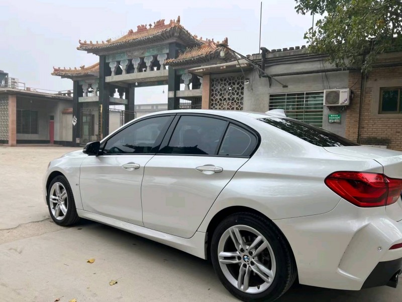 保定21年宝马1系7