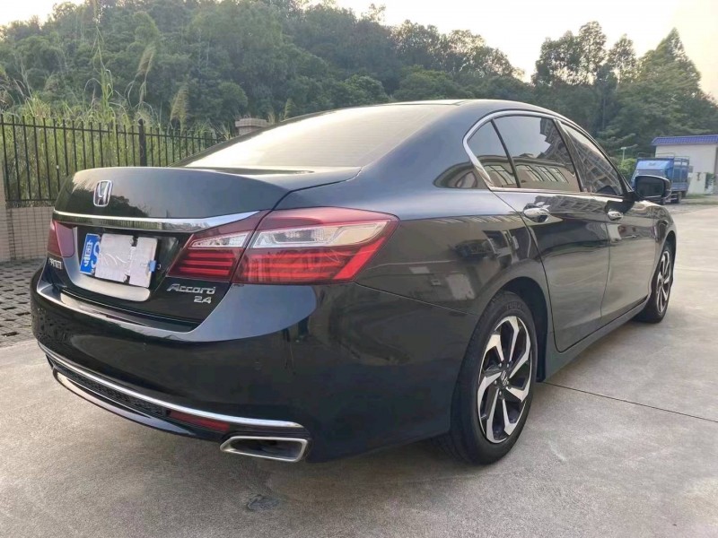 珠海17年本田雅阁5