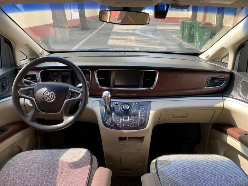 青岛18年别克GL84