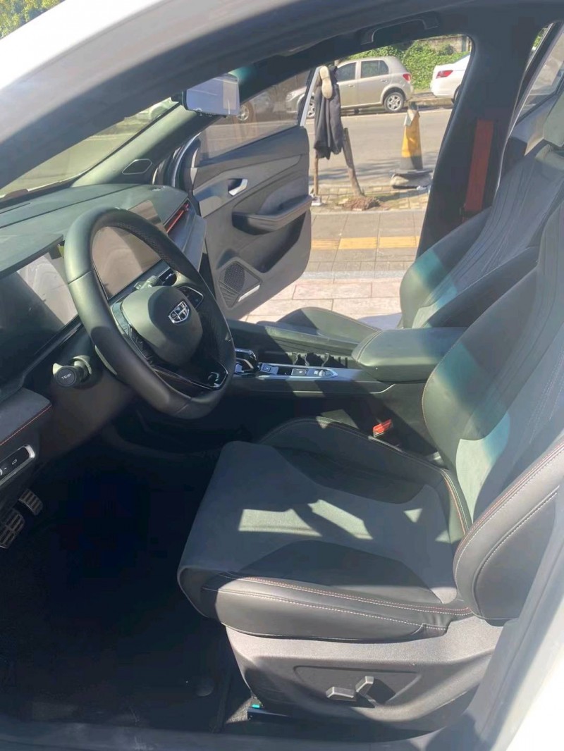 成都22年吉利缤瑞4