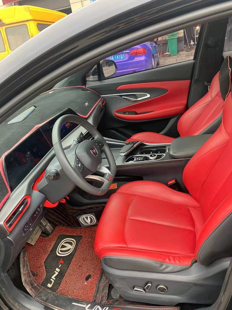 成都21年长安汽车UNI-T4