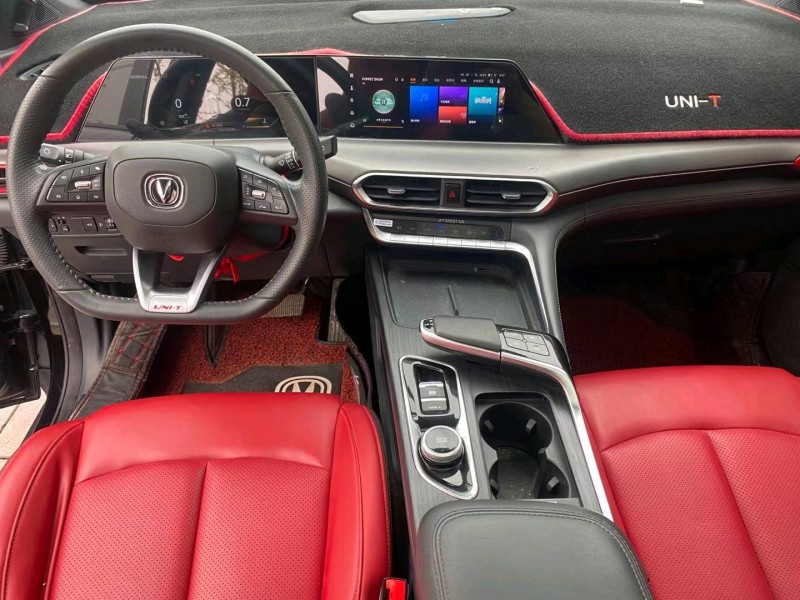 成都21年长安汽车UNI-T5