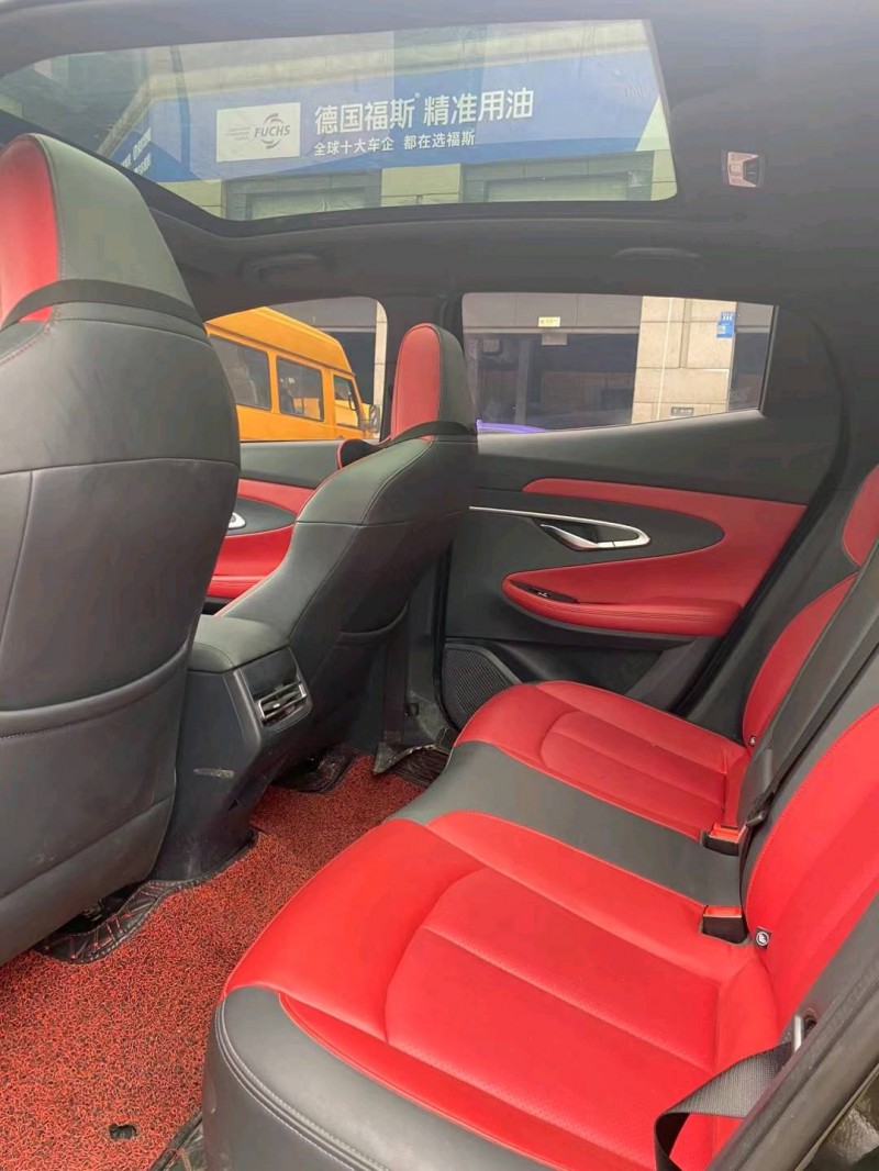 成都21年长安汽车UNI-T6