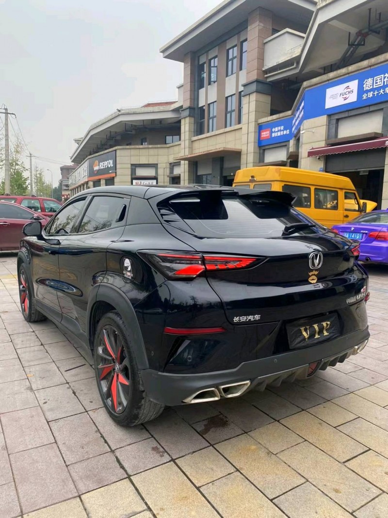 成都21年长安汽车UNI-T9