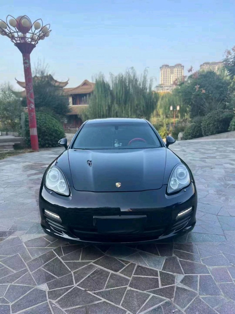 济宁11年保时捷帕拉梅拉1