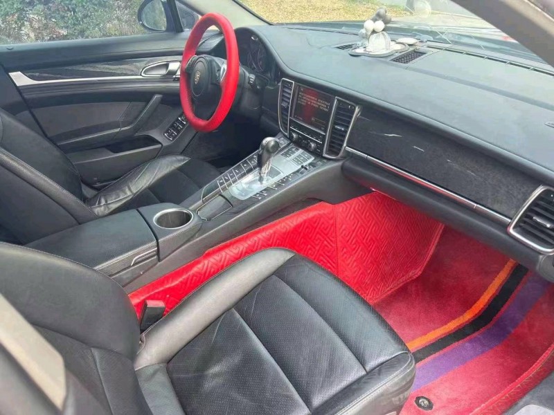 济宁11年保时捷帕拉梅拉3