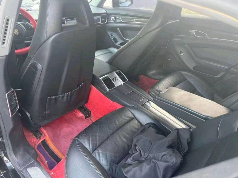 济宁11年保时捷帕拉梅拉4