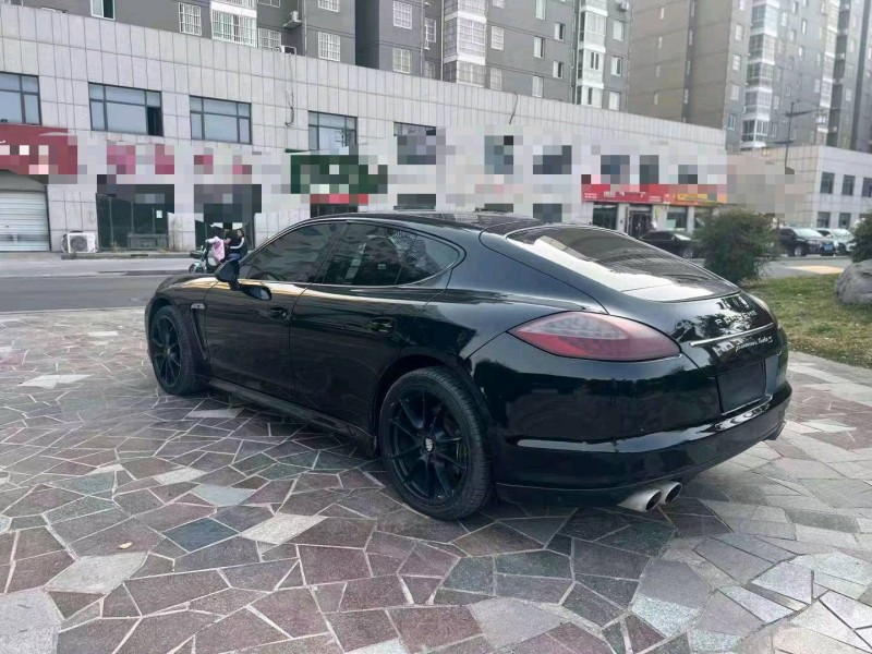 济宁11年保时捷帕拉梅拉6