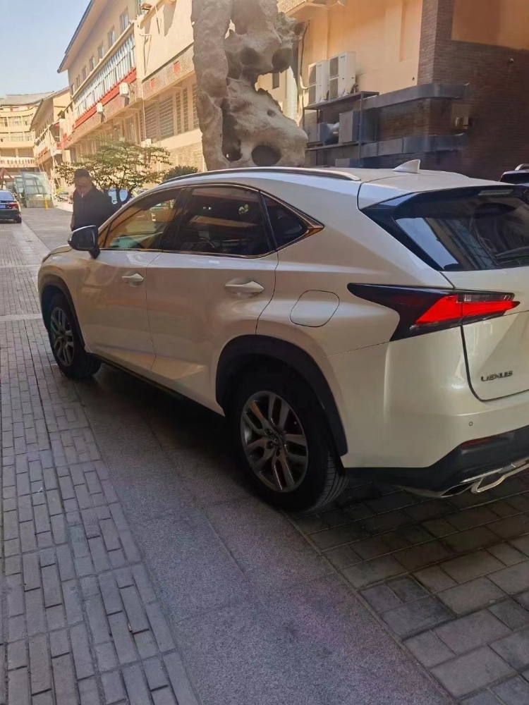 潍坊16年雷克萨斯NX7