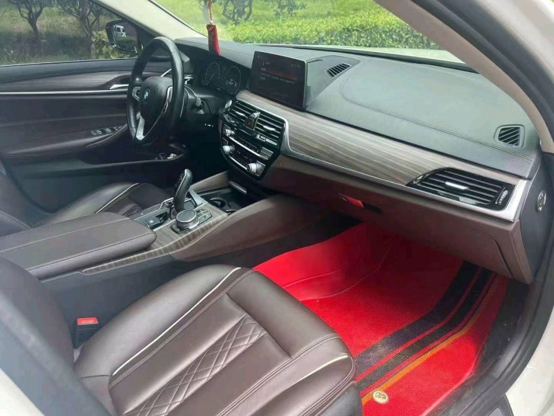 济宁19年宝马5系6