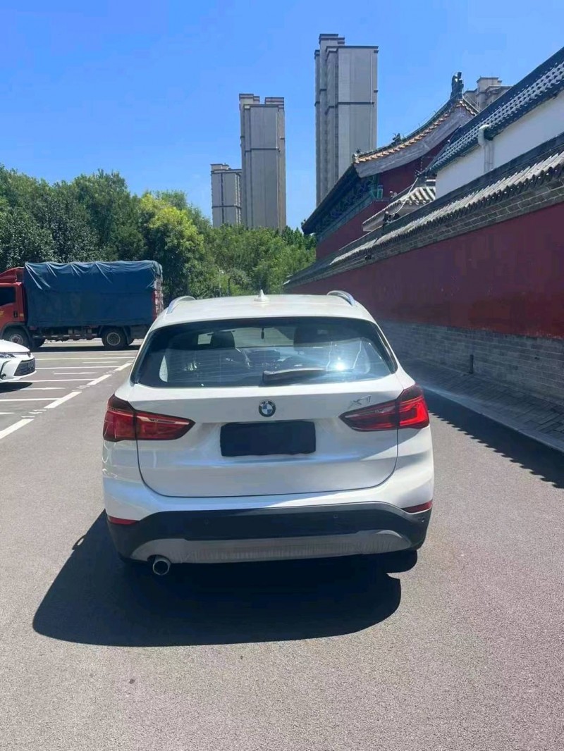 济宁18年宝马X19