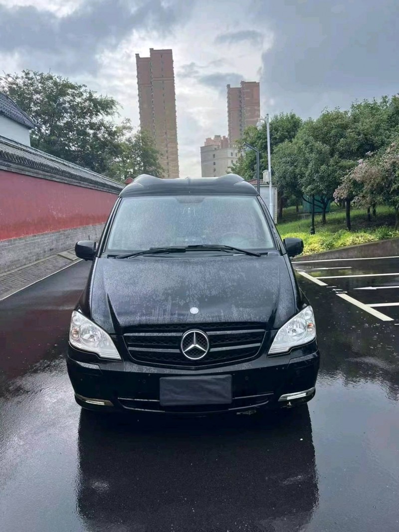 济宁13年奔驰威霆1