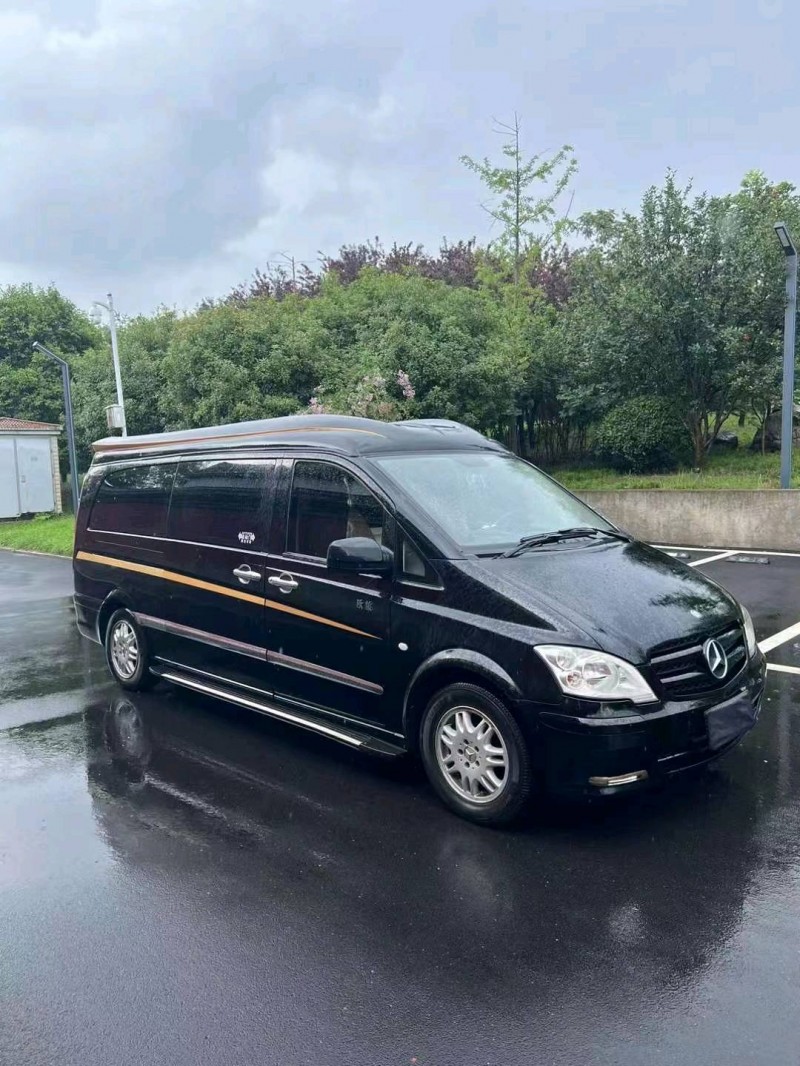 济宁13年奔驰威霆3