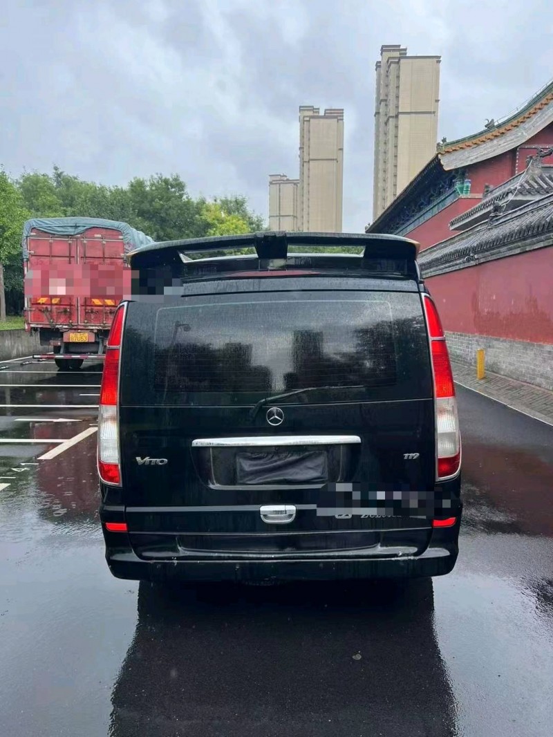 济宁13年奔驰威霆9