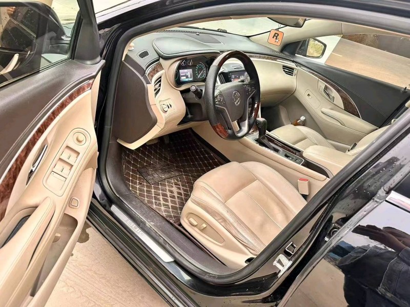 保定15年别克君越8