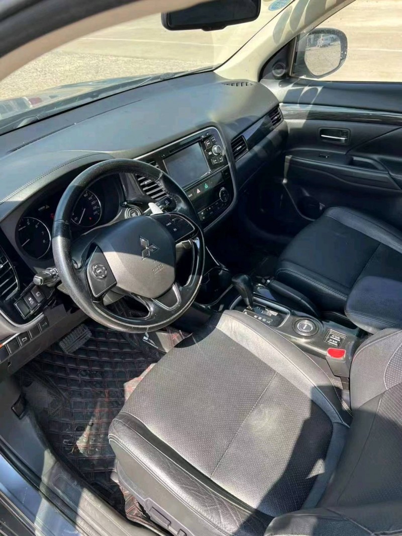 济宁16年三菱欧蓝德5