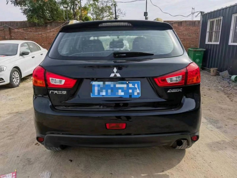 保定16年三菱劲炫8