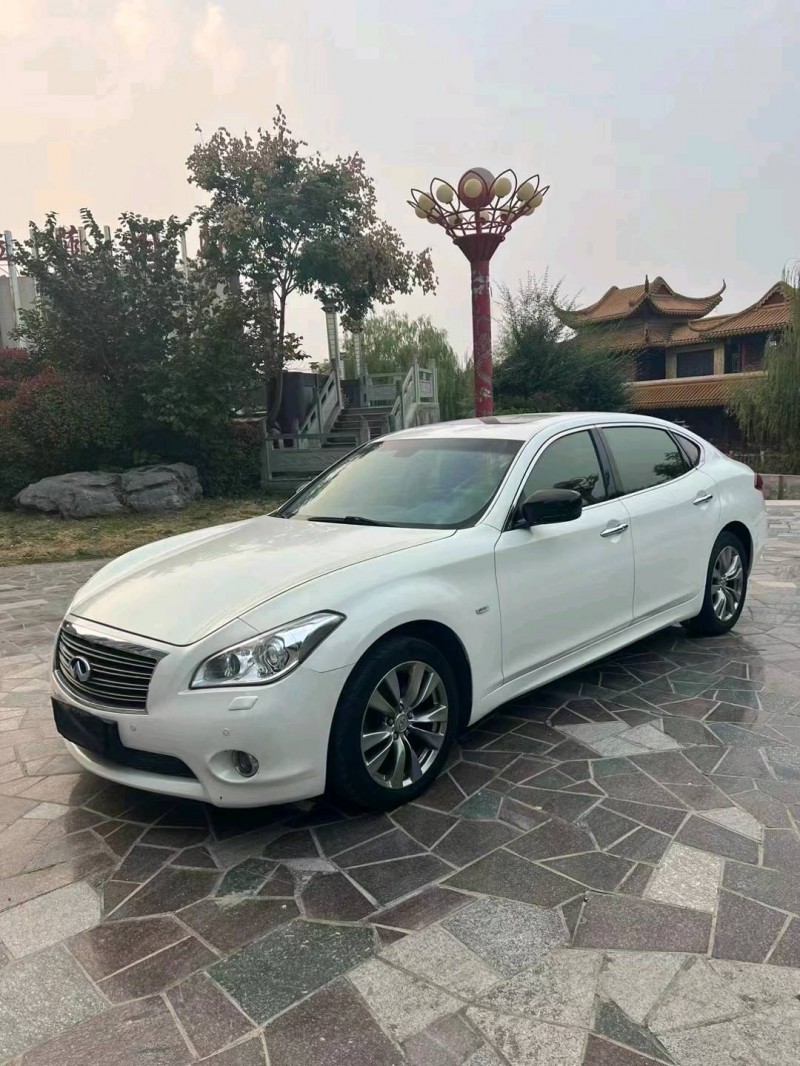 济宁15年英菲尼迪Q702